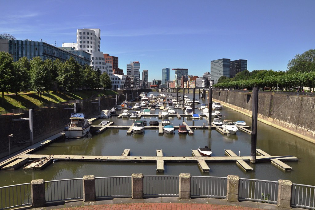 Blick auf Düsseldorf – hundefreundliche Region rund um Am Wasserwerk