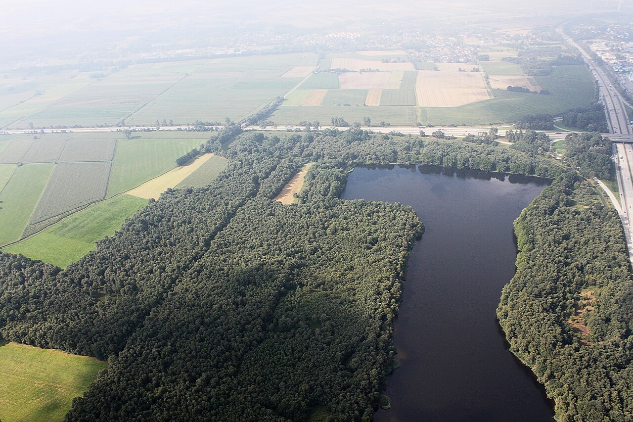 Luftaufnahme Bremen; entlang der A1 (auf der Südseite)  vom Bremer Kreuz bis zum – KNAUS Campingpark Oyten/Bremen