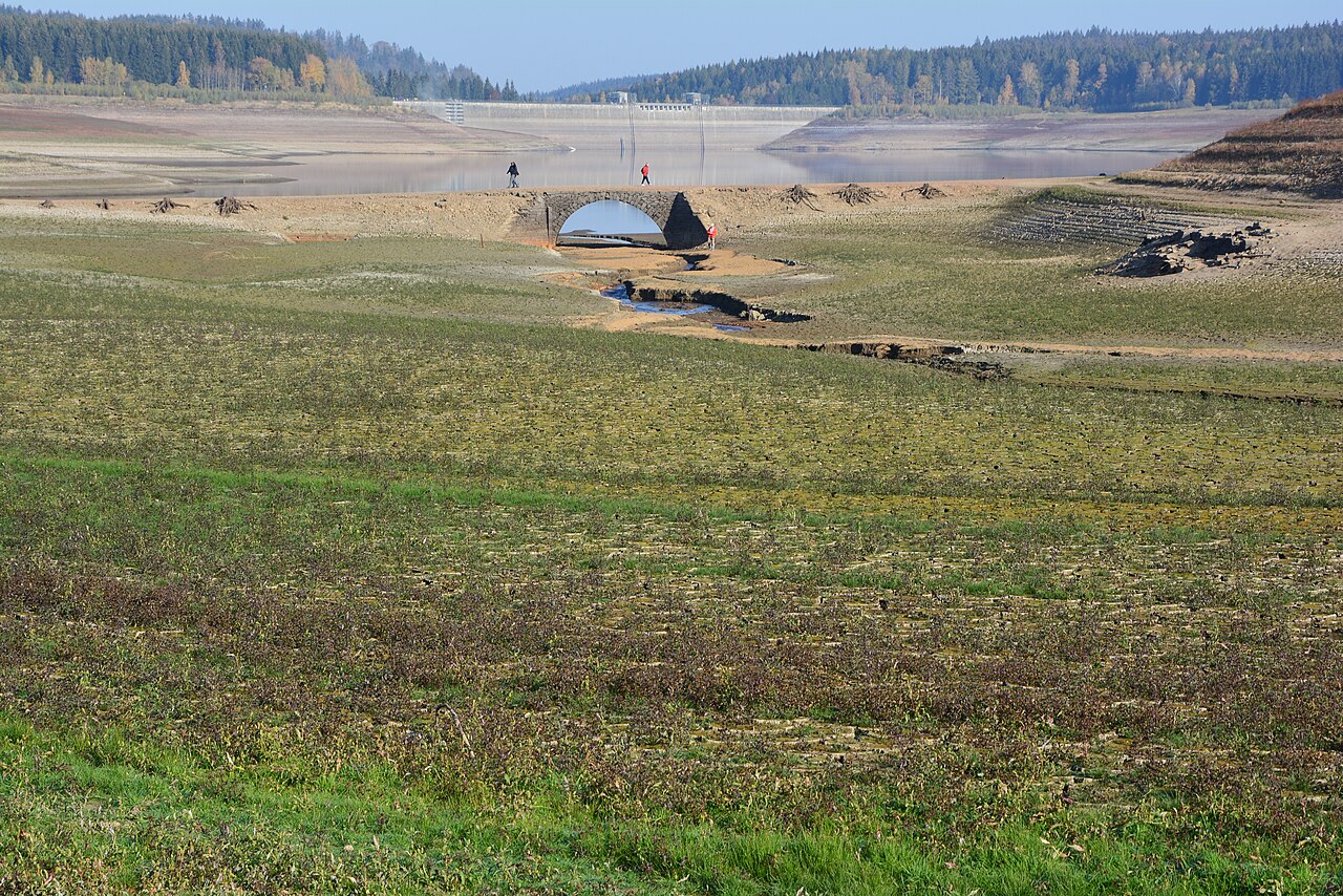 Talsperre Lehnmühle Oktober 2018 im Tal der Wilden Weißeritz im Erzgebirge. Sonst – Parkplatz an der Talsperre Lehnmühle Richtung Amelsdorf, Dresden
