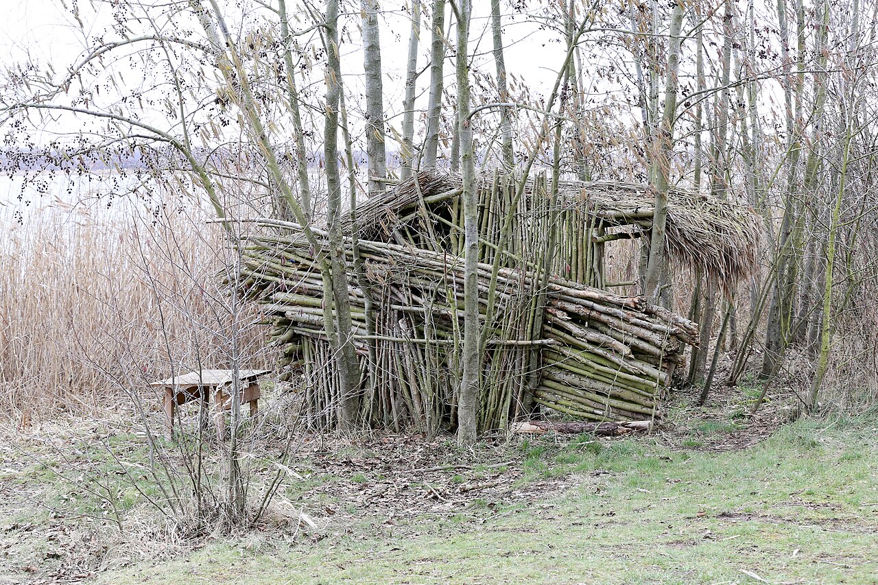 Der Raßnitzer See befindet sich in der Gemeinde Schkopau, Sachsen-Anhalt. – Raßnitzer See, Leipzig