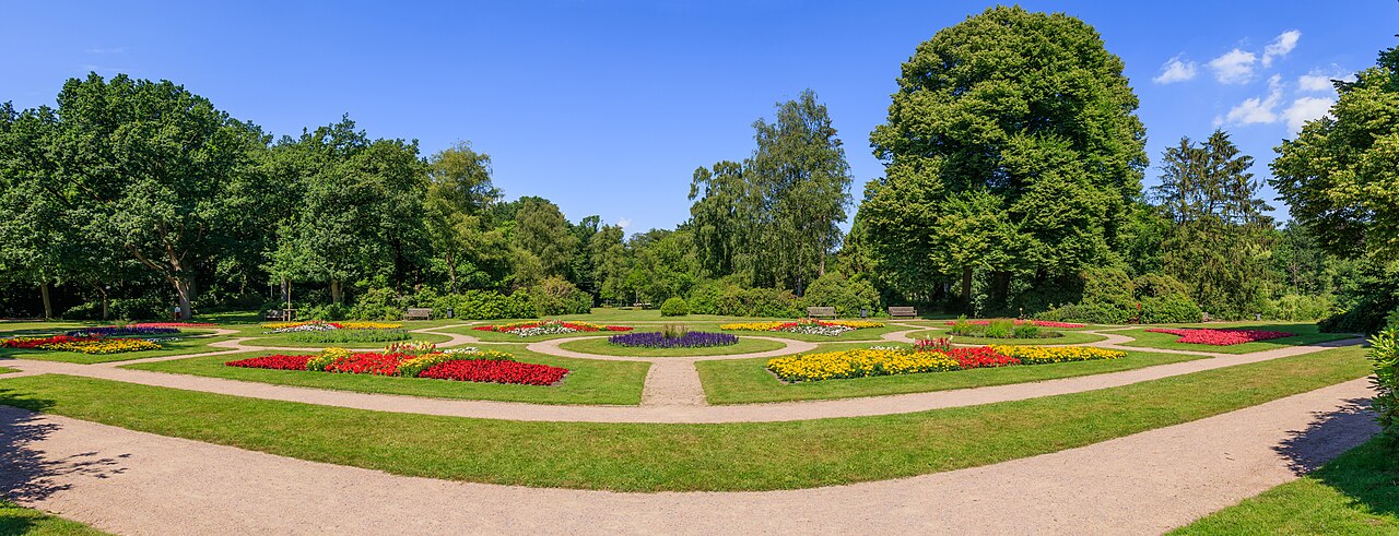 Bürgerpark, Bremerhaven, Germany. – Hundewiese im Bürgerpark