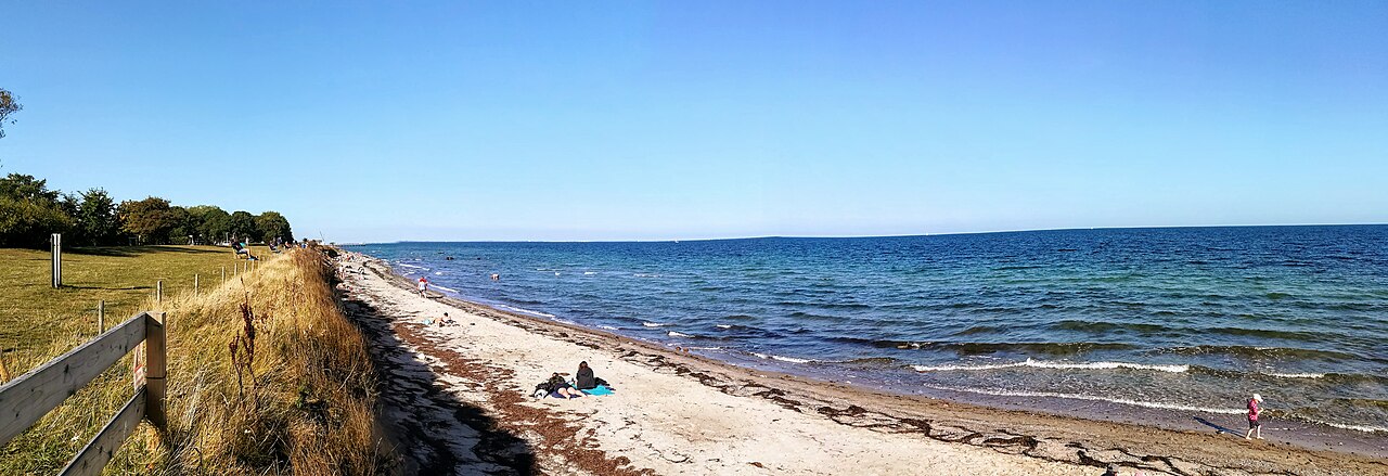 Steilküste vom Rosenfelder Strand unterhalb des gleichnamigen Campingplatzes in Grube – Rosenfelder Strand Ostsee Camping