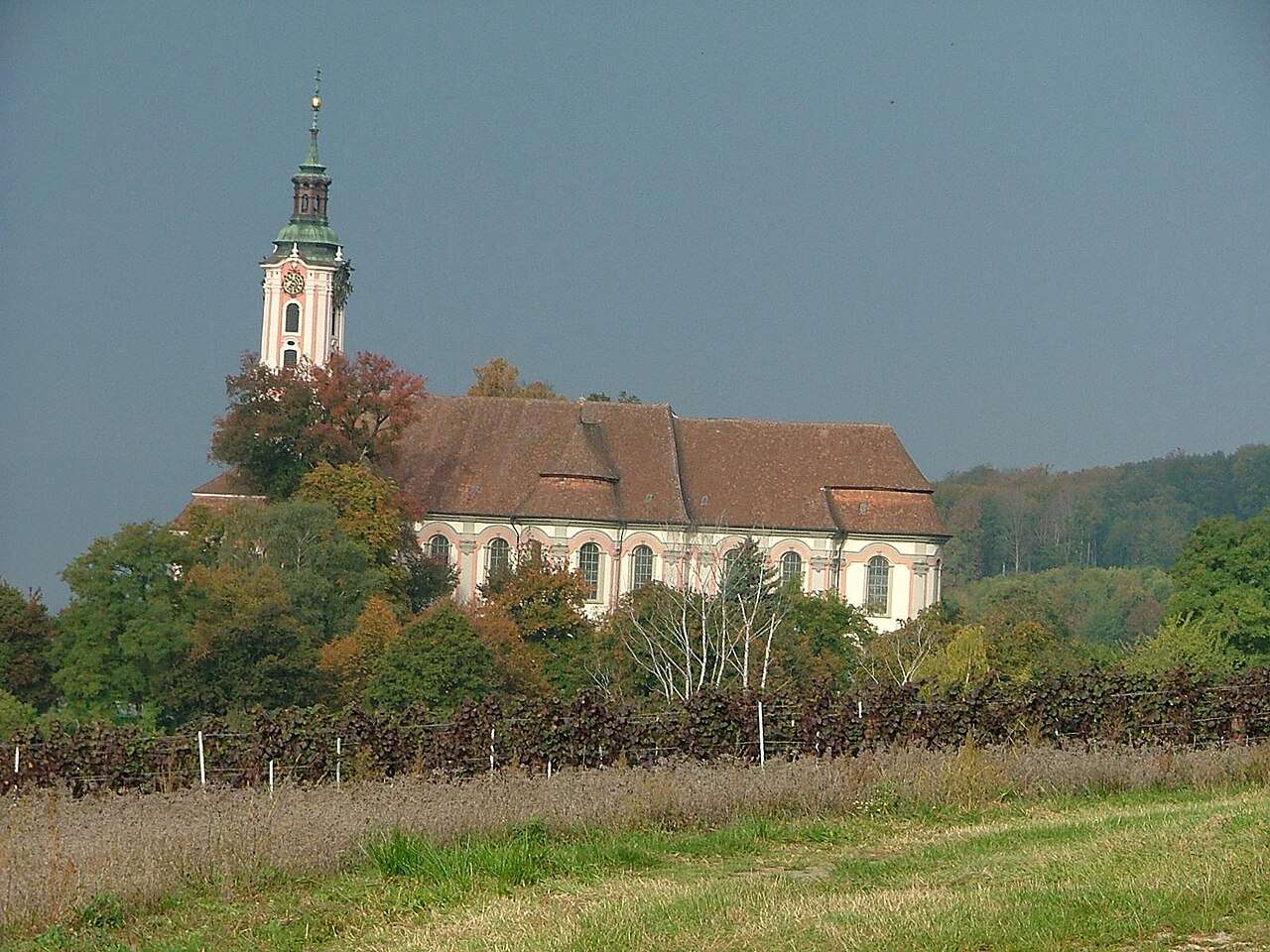 View of Birnau chapel from the side – Camping Birnau-Maurach