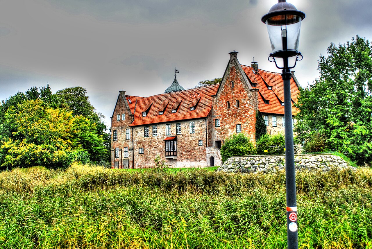 Die ehemalige Wasserburg Bederkesa wurde ab dem 12. Jhd. durch die Ritter Berderkesa – Regenbogen Bad Bederkesa