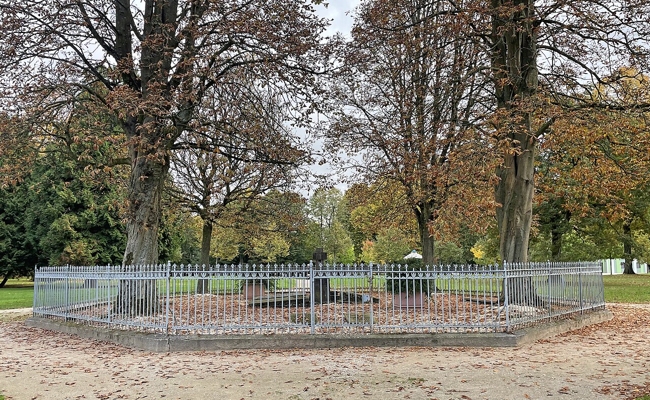 Gedächtnisstätte umzäunt Alter Bilker Friedhof, Sternwartpark Düsseldorf – Am Alten Friedhof, Düsseldorf