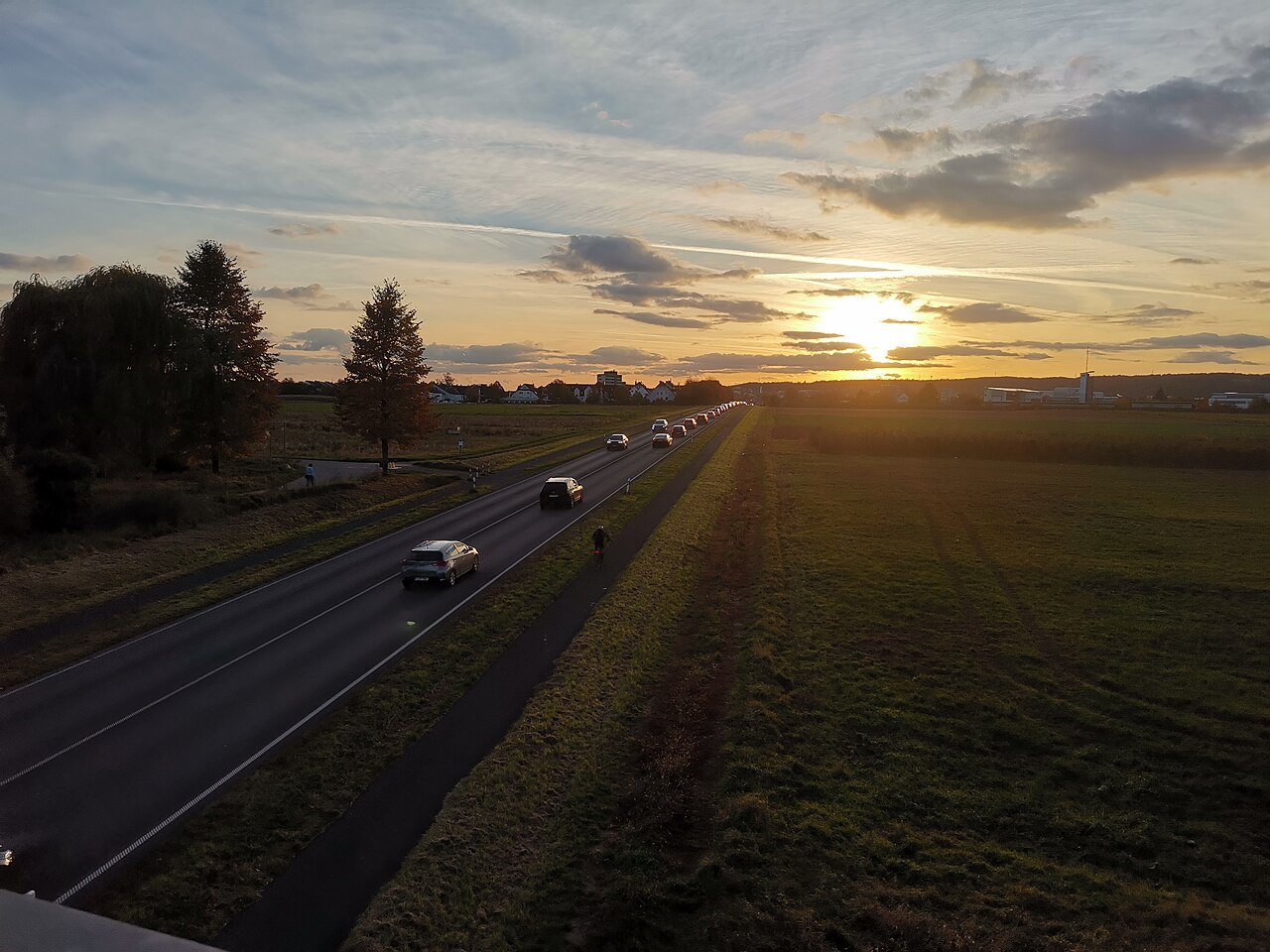 Hofheimer Straße Richtung Hofheim am Taunus Abendverkehr – Hofheim Nord / Zeilsheim, Wiesbaden