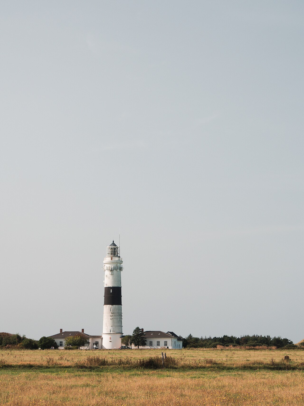 Leuchtturm Kampen (von Wenningstedter Weg), Insel Sylt, Schleswig-Holstein. – Campingplatz Kampen