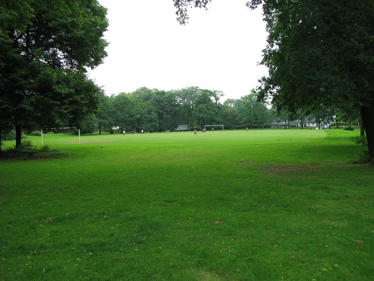 im Buchheimer Teil der Merheimer Heide gibt es ein Fußballspielfeld – Merheimer Heide Nord (Buchheim), Köln