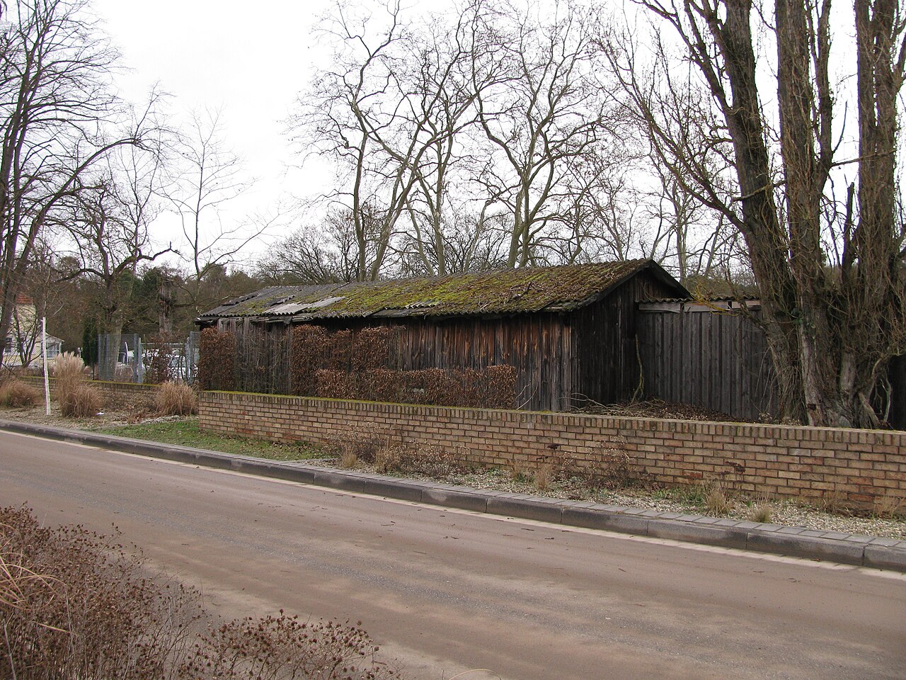 altes Holzgebäude zum Grundstück Raunheimer Waldweg 2 in Raunheim gehörend – Gebrauchs- und Schutzhundeverein Raunheim e. V.