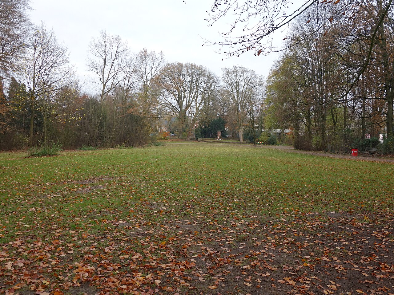 Northern view of the Saseler Park in Sasel, Hamburg municipality, Hamburg state, Germany. – Saseler Mühlenweg/Zinnkrautweg, Hamburg