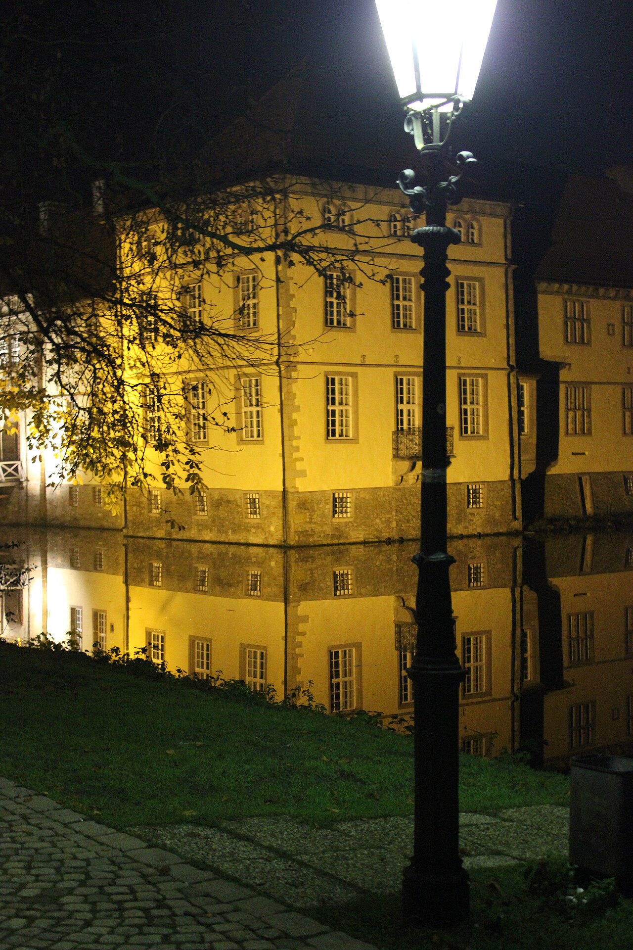 Schloss Strünkede bei Nacht – Schloßpark Strünkede, Essen