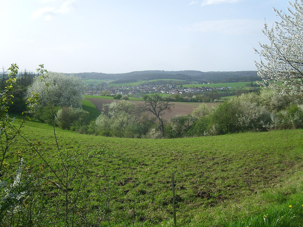 Blick von der Betziesdorfer Höhe (283,9 m) am Nordwestrand des Amöneburger Beckens auf – Hundesportverein e.V. Kirchhain-Betziesdorf
