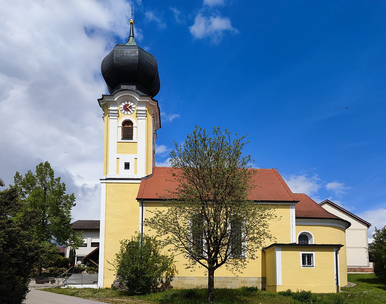St.-Benno-Kirche, erbaut 1723/1736/1881, mit Brüstungs-Orgel (1866, 5 Register) von – Campingplatz Kelheim-Herrnsaal Poschenrieder