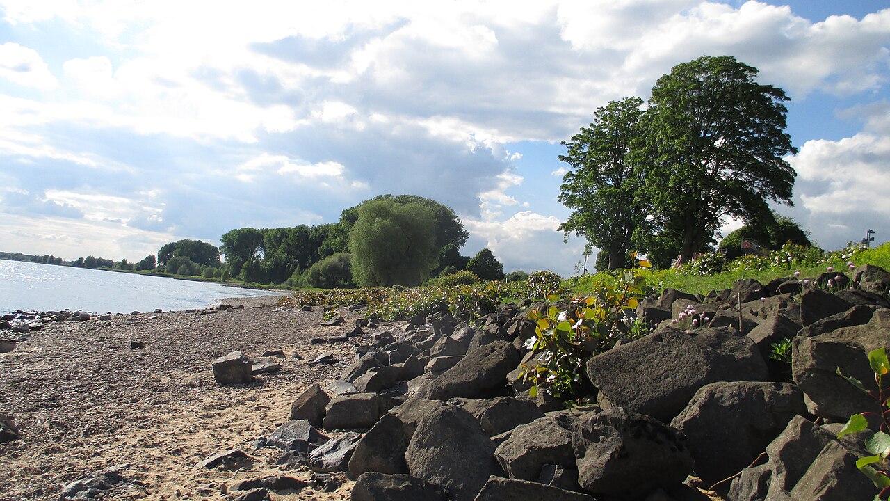 Rheinstrand am Schwimmbad – Rhein Am Yachthafen, Duisburg