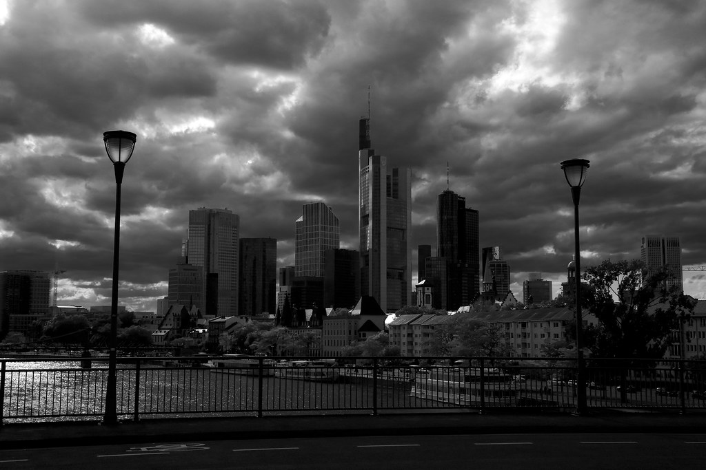 Blick auf Frankfurt am Main – hundefreundliche Region rund um Hundewiese Erlensee