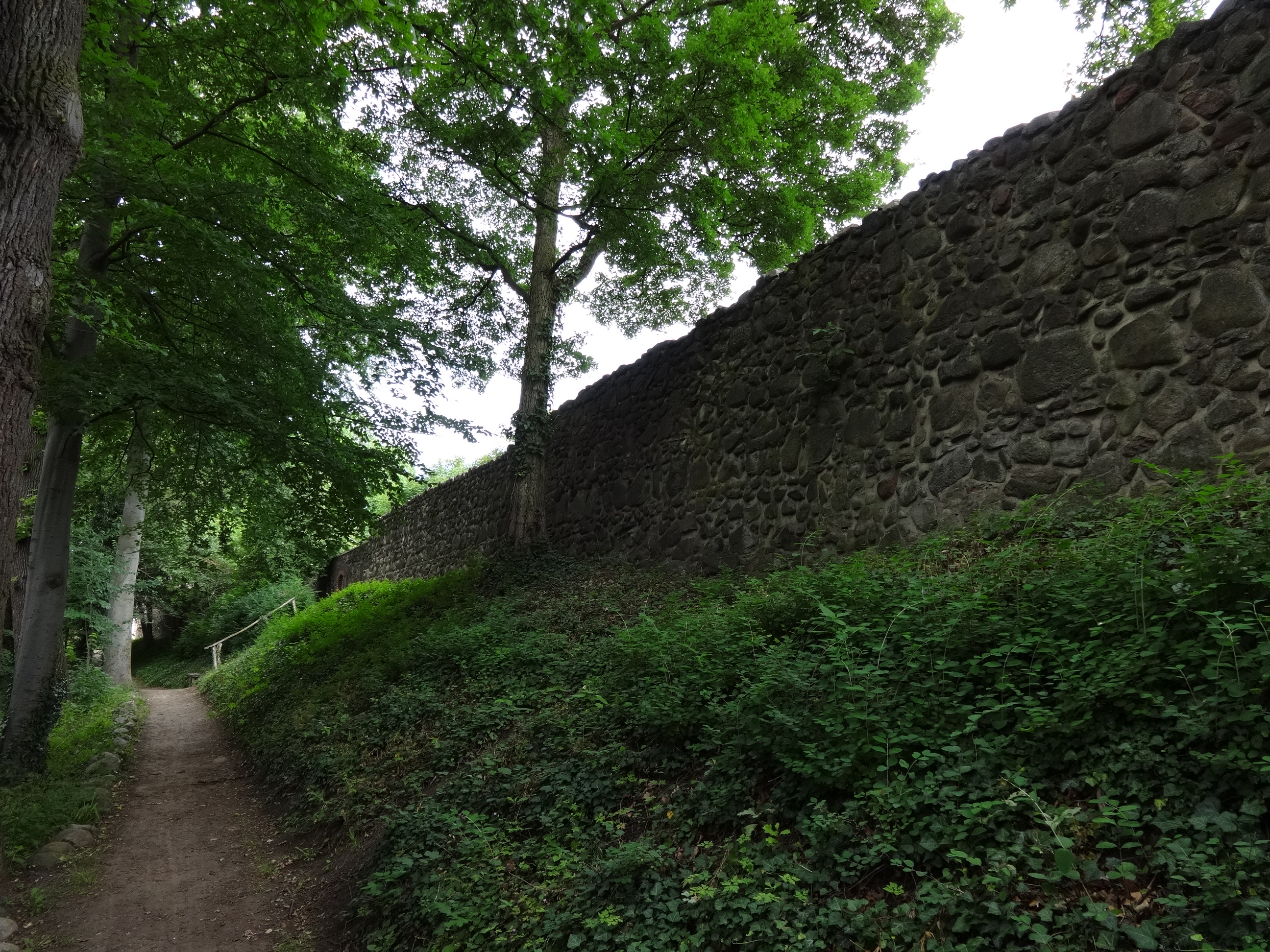 Blick auf Altlandsberg – hundefreundliche Region rund um Golfpark Schloss Wilkendorf
