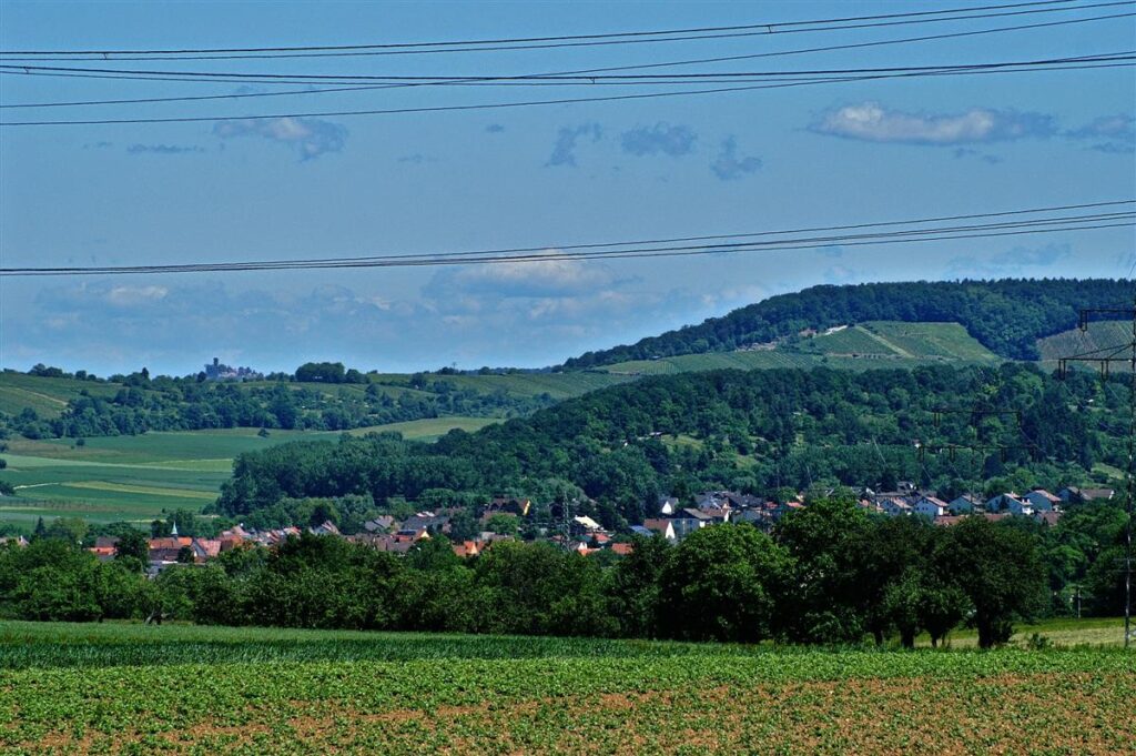 Blick vom Ruiter AT auf die Ravensburg + Derdinger Horn – Feldwege zwischen Bretten/Ruit/knittlingen, Karlsruhe