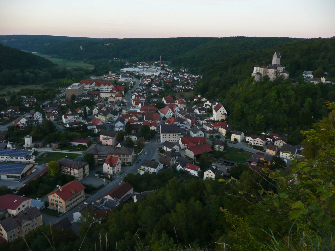 Blick auf Kipfenberg – hundefreundliche Region rund um Azur Camping Altmühltal