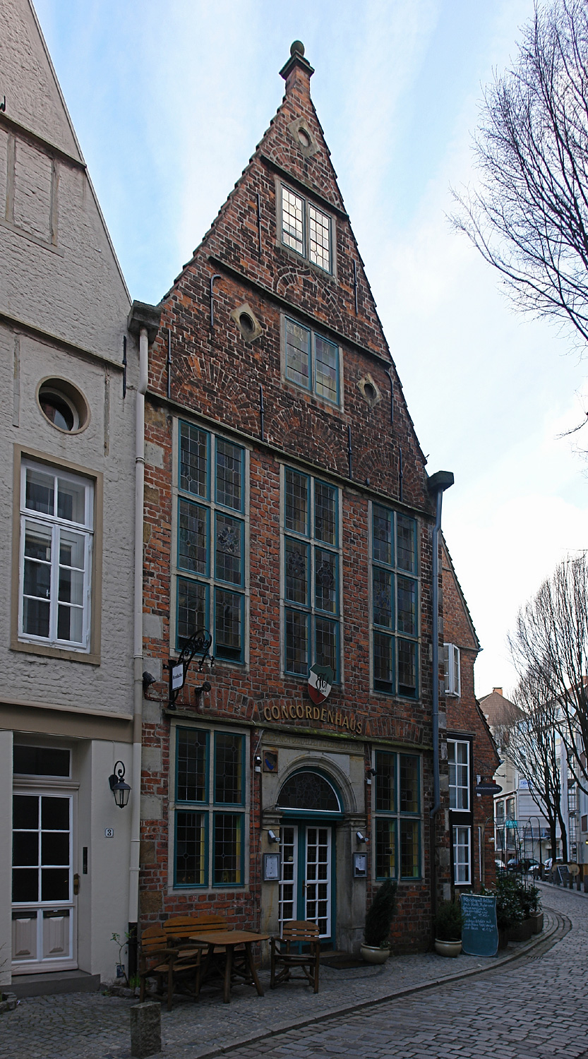 Bremen: Concordenhaus im Schnoor. Erbaut um 1630The object shown is a protected cultural – Schnoor-Destille