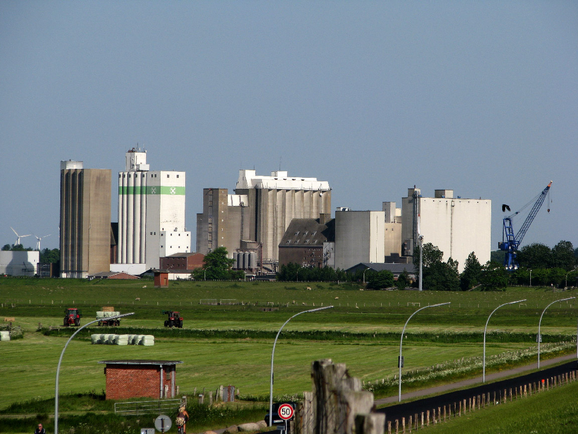 Storage silos owned by two agriculture trade companies at the outer harbour in Husum, – Campingplatz Regenbogen Husum