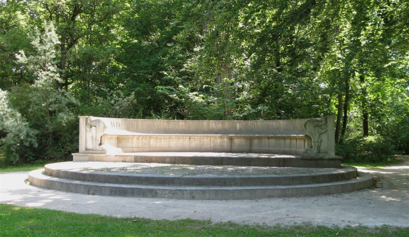 Steinerne Bank – Hundeort für Hunde